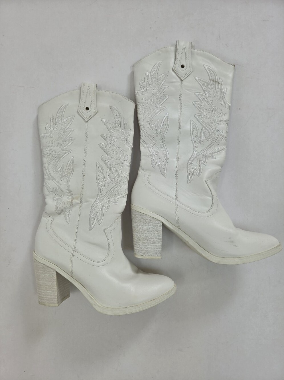 Altar'd State white heeled cowgirl cowboy boots embroidered size 7.5